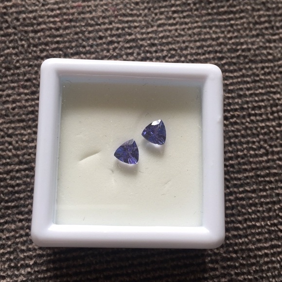 Jewelry - Bundle only ❤️2pcs trillion cut natural tanzanite